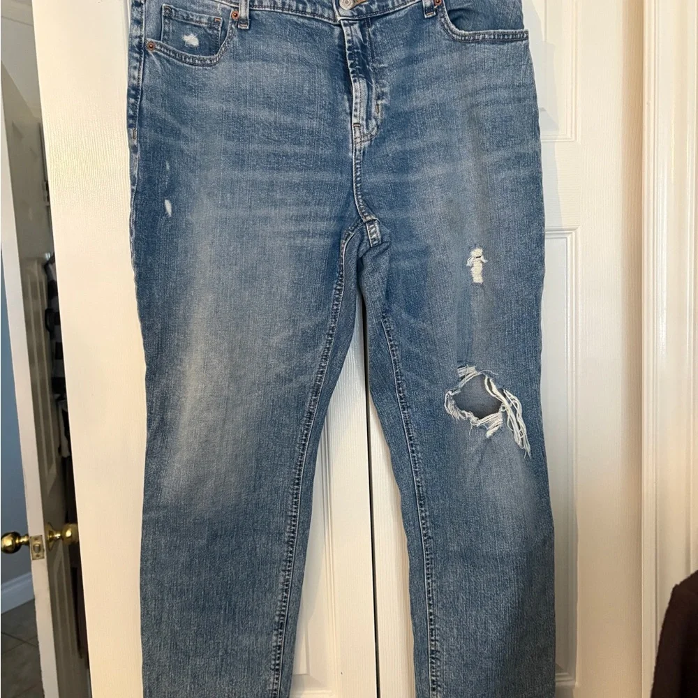 Old Navy Women's Boyfriend Jeans in Light Blue - Picture 4 of 5